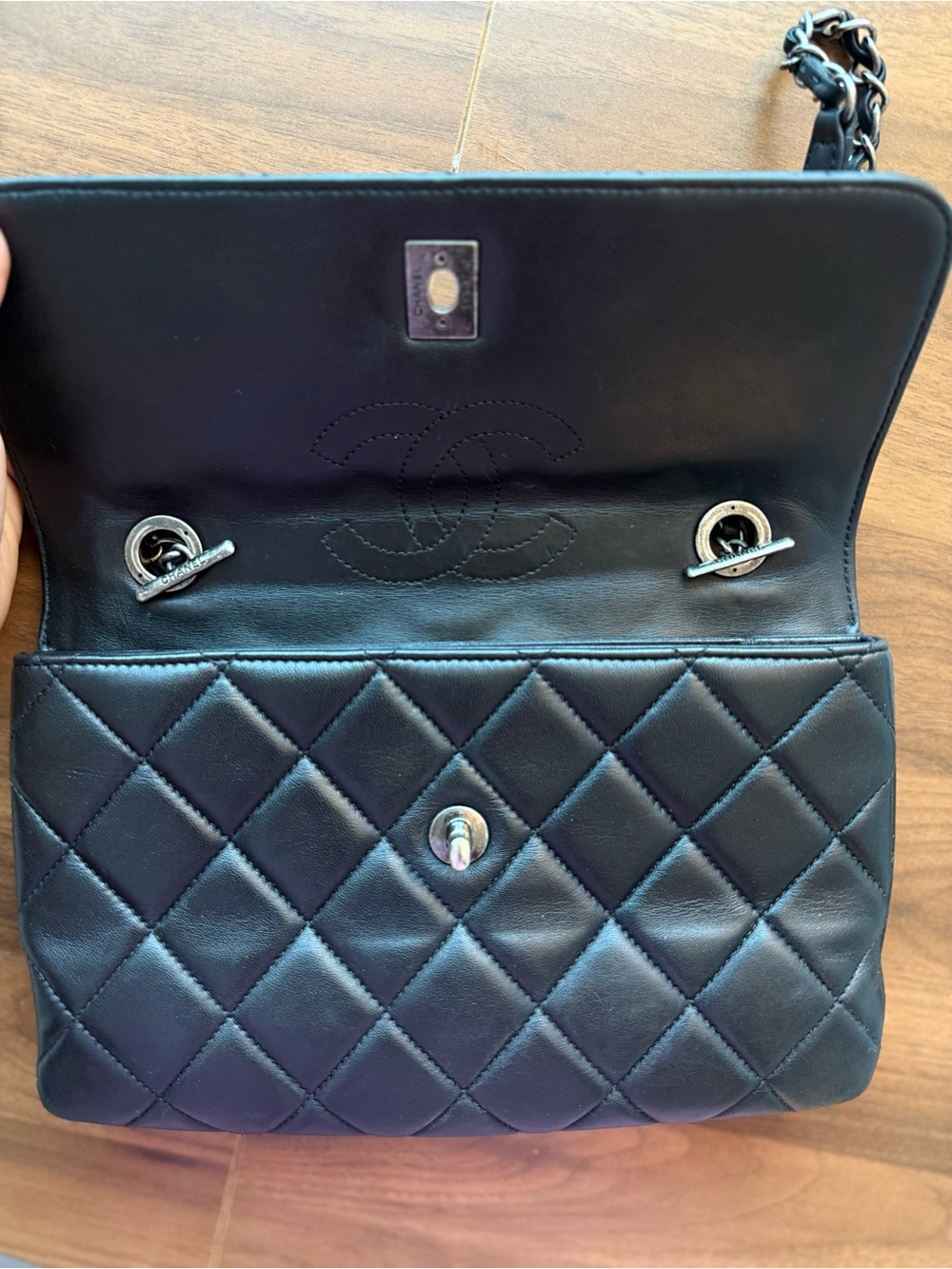 Chanel Trendy CC Shoulder Flap Bag in Black - Picture 4 of 15